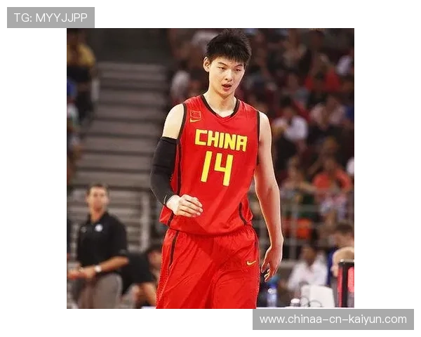 CBA王哲林力量训练持续增强，打造无可匹敌的篮球巨星